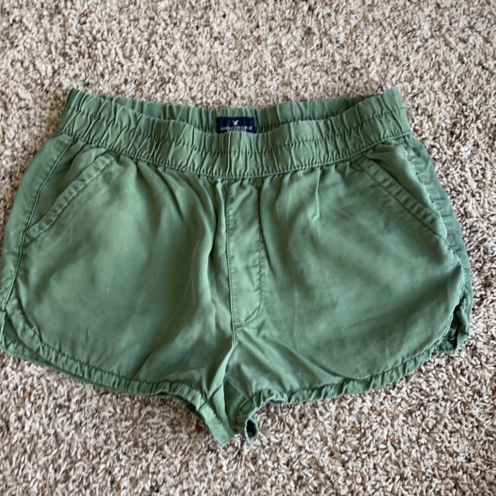 American Eagle Size Medium Green Shorts!!